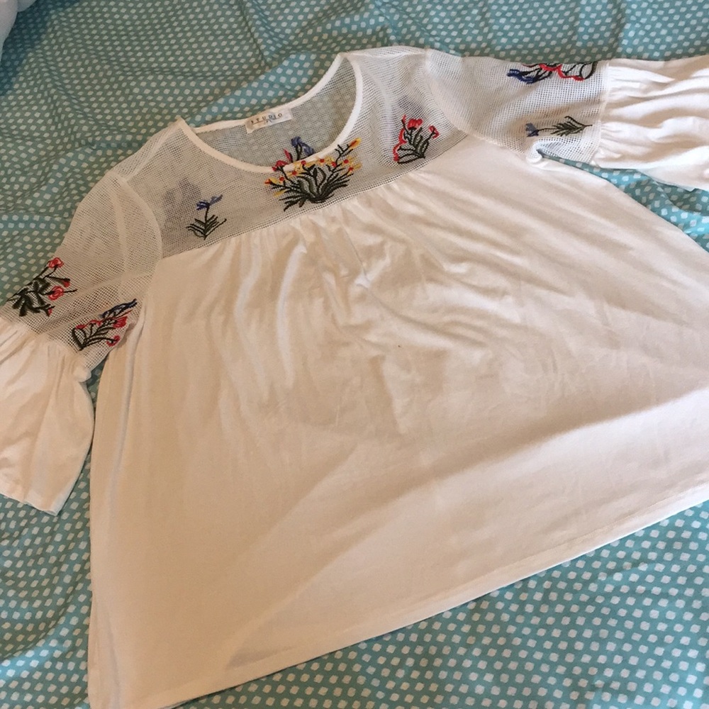 STUDIO white bell sleeve shirt
